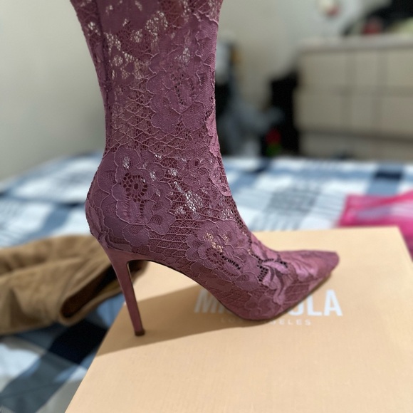 Fuschia lace heels, size 8.5, worn once - Picture 9 of 12